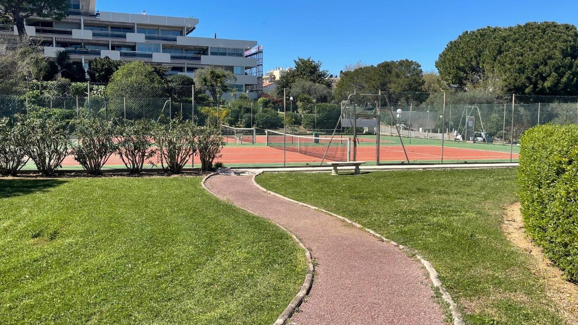 Joli Studio Vue Mer, Piscine, Tennis, Parking Антиб Экстерьер фото